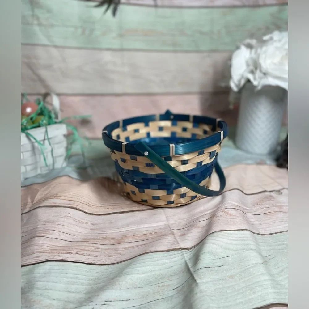 🔥❤️🔥 NEW! Round MultiColor Woven Bamboo Basket Gift Spring Decor - Picture 3 of 7